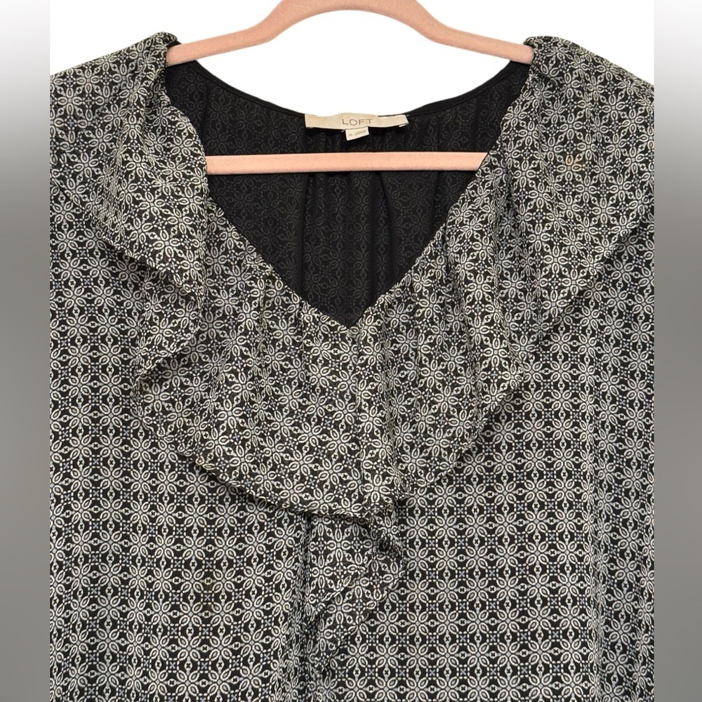 Loft Geo Print Vneck Ruffle Blouse XL - Picture 5 of 8